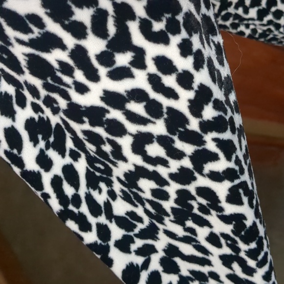HAMPTON ROW* velour black and white mock neck long sleeve cheetah print top szXL - Picture 3 of 11